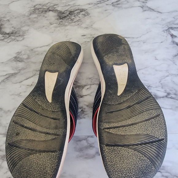 Clarks Blue and Red Sporty Sandals with Crisscross Straps - Picture 2 of 3